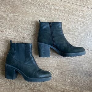 Vagabond Women's Grace Chelsea Boots Soft Goat leather Ankle Boots